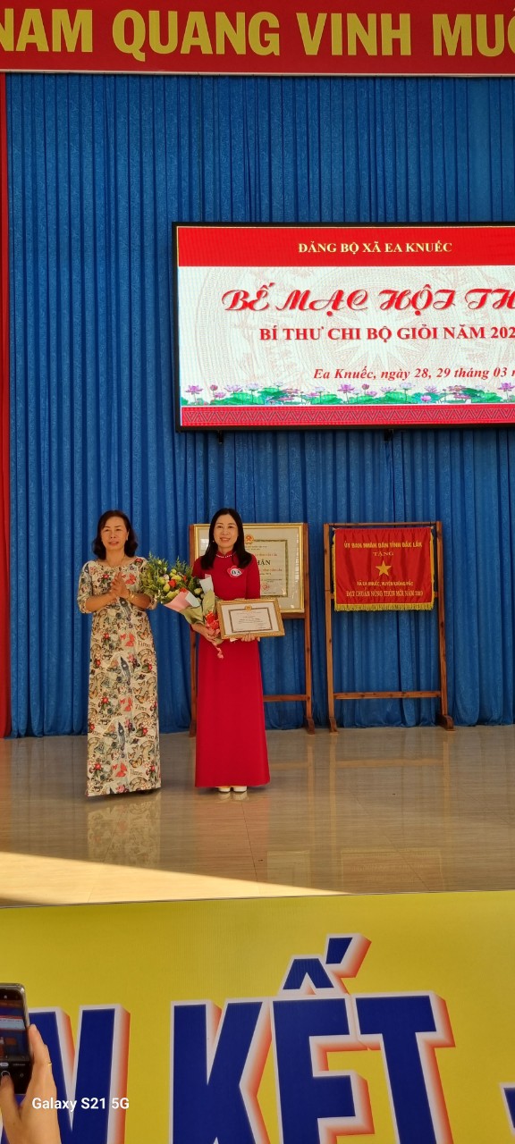 Thi bí thư gỏi 4